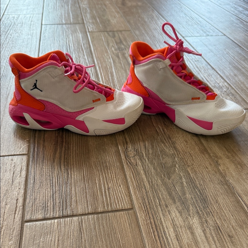 Nike Jordan Max Aura 4 Basketball Sneakers White Pink Orange Size 3.5 Youth